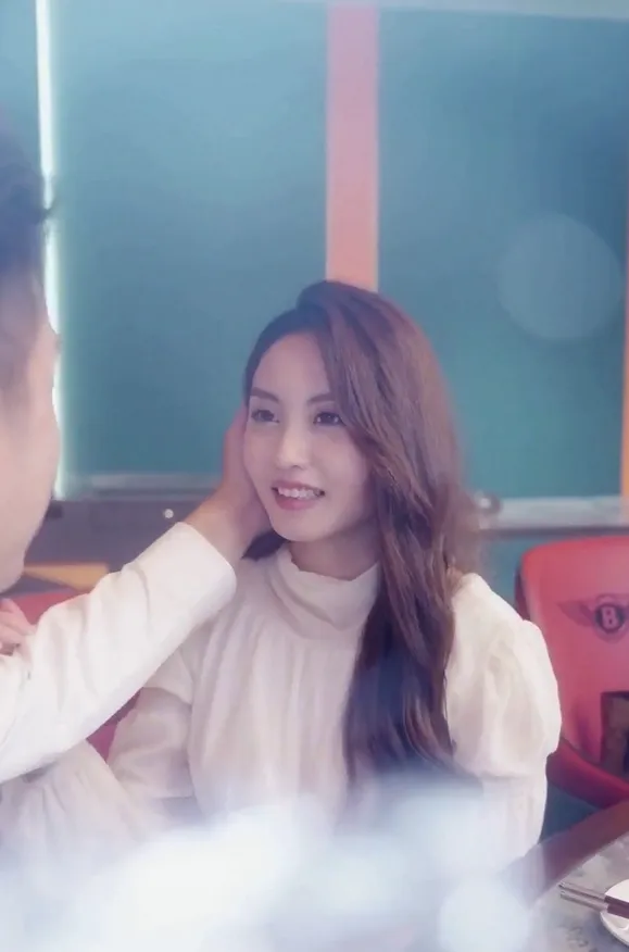 The CEO's Cuddle Wife poster